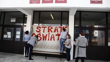 Mimo strajku we wrocławskich szkołach rozpoczął się egzamin gimnazjalny