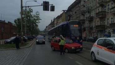 Zderzenie tramwaju z samochodem. Ranna obywatelka Francji