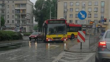 Na Zielińskiego „złamał się” autobus [ZDJĘCIE]