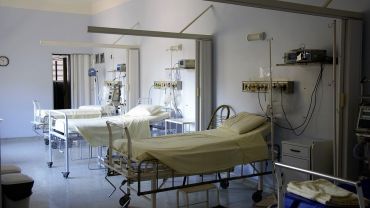 Nożownik zaatakował pielęgniarkę w szpitalu przy Chałubińskiego [ZDJĘCIE NAPASTNIKA]