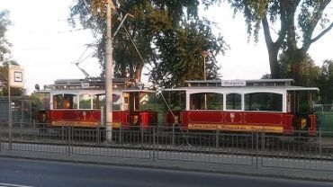 Wykolejenie zabytkowego tramwaju zablokowało Legnicką