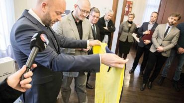 Wrocławski magistrat ogłosił przetarg na pluszowe krasnale i akcesoria dla niemowląt