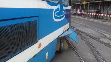 Wykolejenie tramwaju na pętli Sępolno. Pasażerów rozwoziły autobusy