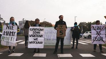 Aktywiści zablokowali ruch w pokojowym akcie obywatelskiego nieposłuszeństwa [ZDJĘCIA]