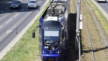 Wypadek samochodu z tramwajem na Żmigrodzkiej