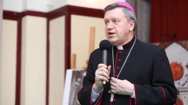 Wrocławski arcybiskup proponuje „parafialną tarczę antykryzysową”