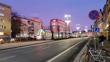 Duże utrudnienia ruchu po porannym wykolejeniu tramwaju przy Rynku