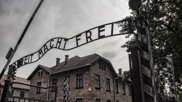 80. rocznica pierwszego transportu do Auschwitz. Uroczystości także we Wrocławiu