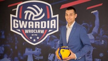 Błażej Szymeczko dalej we Wrocławiu. Środkowy przedłużył umowę z KFC Gwardią