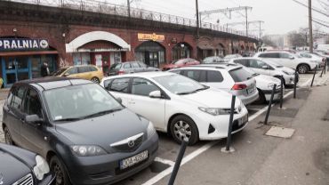 Droższe parkowanie we Wrocławiu. Uchwała wejdzie w życie od 2021 roku [CENNIK]