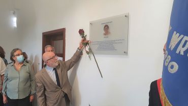 W budynku MPK Wrocław zawisła tablica upamiętniająca zmarłą posłankę