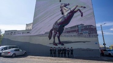 Imponujący mural pokrył ścianę budynku przy ulicy Sądowej [ZDJĘCIA]