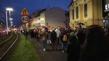 Centrum znów zablokowane, na ulicy śpiewa chór. Kontynuacja protestów [ZDJĘCIA, WIDEO]