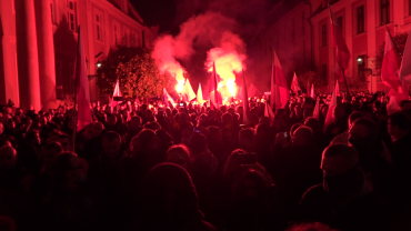 Marsz Niepodległości we Wrocławiu. Spontaniczny spacer z okazji 11 listopada [ZDJĘCIA]