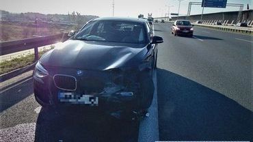 Pijany kierowca BMW uderzył w bariery na AOW i uciekł