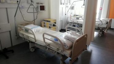 Wojewoda odpowiada opozycji: Wszystkie łóżka w szpitalu tymczasowym są sprawne i bezpieczne