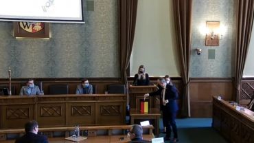 Rada Miejska Wrocławia ma nowego przewodniczącego. W ratuszu doszło do awantury