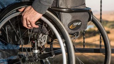 Niepełnosprawność nie przekreśla szansy na zdobycie szczytów. Wycieczki na Ślężę i Wzgórza Strzelińskie