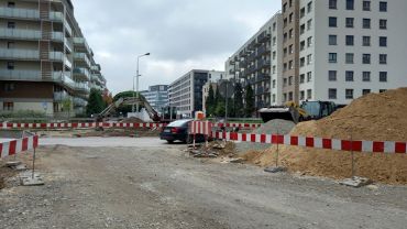Budują nowe rondo we Wrocławiu. Od niedzieli więcej utrudnień dla kierowców [ZDJĘCIA]