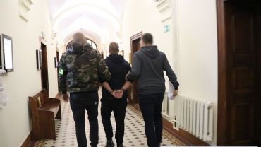 „Gwałciciel z Jagodna” aresztowany. Prokuratura ujawnia: Grzegorz T. groził nieletniej