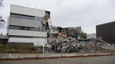 Demolka w centrum Wrocławia. Znika budynek, będą mieszkania na wynajem [ZDJĘCIA]