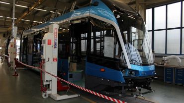 Nowe tramwaje dla Wrocławia. Tak wygląda produkcja Moderusa Gamma 2 [ZDJĘCIA]