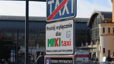 450 zł kary za wjazd na parking przy Dworcu Głównym. Taksówkarze piszą skargi [ZDJĘCIA]