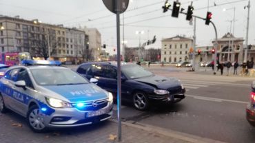 Wrocław: Kompletnie pijany kierowca wjechał prosto w radiowóz [ZDJĘCIA]