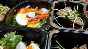 Catering dietetyczny – Wrocław poznaje 4 zalety diety pudełkowej