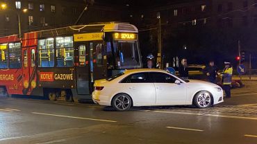 Wrocław: Zderzenie tramwaju z samochodem na Kościuszki [ZDJĘCIA]