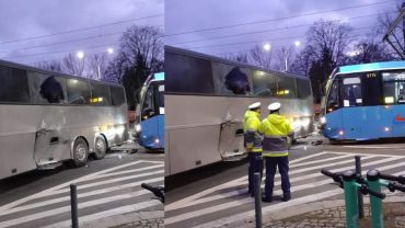 Wrocław: tramwaj zderzył się z autobusem. Ruch zablokowany! [ZDJĘCIA]