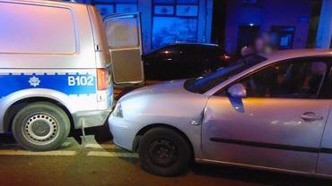 Wrocław: Ucieczka przed policją zakończyła się uderzeniem w radiowóz. Zobacz zdjęcia!