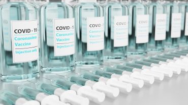 Wrocław: te apteki prowadzą szczepienia przeciw COVID-19. Ich liczba rośnie [LISTA]