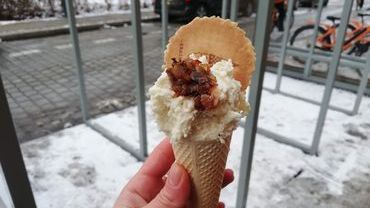 We Wrocławiu zjesz lody o smaku pierogów ruskich. Spróbowaliśmy [ZDJĘCIA]