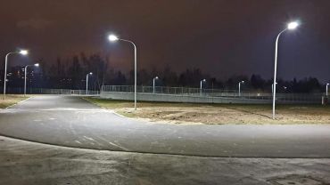 Wrocław: tor wrotkarski w Parku Tysiąclecia ma nowe oświetlenie za milion złotych
