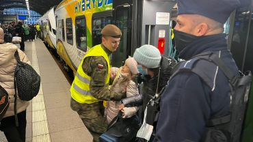 Na Dolny Śląsk wrócił z granicy kolejny pociąg humanitarny z obywatelami Ukrainy