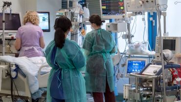Wrocław: specjalna terapia uratowała życie 40 chorych na COVID. Nie byli zaszczepieni