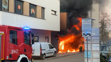Wrocław: Wybuchy obudziły mieszkańców. W pożarze restauracji jedna osoba została ranna [ZDJĘCIA, FILMY]