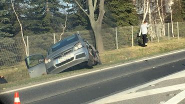 Dolny Śląsk: Samochód zderzył się z ciężarówką. Ruch wahadłowy! [ZDJĘCIA]