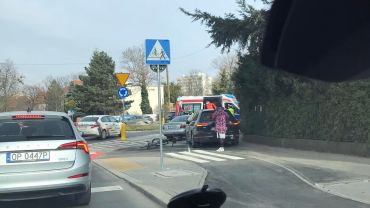Wrocław: Audi potrąciło rowerzystkę na rondzie na ul. Racławickiej