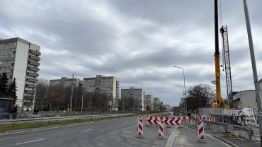 Wrocław: Utrudnienia na Legnickiej. Trwa budowa budynku mieszkalnego [ZDJĘCIA]