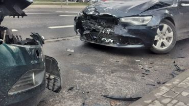 Wrocław: pijany kierowca audi wjechał w trzy samochody [ZDJĘCIA]
