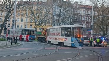Poranne kłopoty pasażerów MPK Wrocław. Objazdy po wykolejeniu