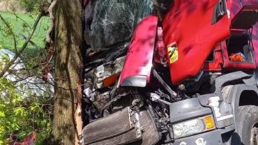 Wypadek pod Wrocławiem. Pijany kierowca tira stracił panowanie nad pojazdem [ZDJĘCIA]