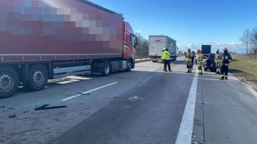 Autostrada do Wrocławia zablokowana po zderzeniu dwóch ciężarówek. Lądował śmigłowiec pogotowia ratunkowego
