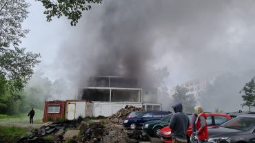 Wrocław: Duży pożar na Gądowie. 10 zastępów straży walczyło z ogniem
