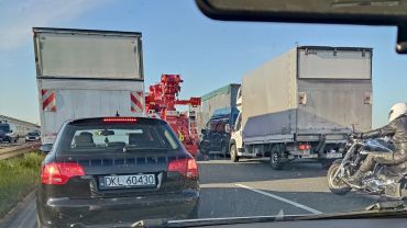 Wypadek na Autostradowej Obwodnicy Wrocławia. Jedna osoba ranna
