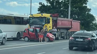 Wypadek na wjeździe do Wrocławia. Gigantyczne utrudnienia
