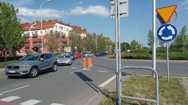 Wrocław: Dobra zmiana na rondzie przy AOW. Wreszcie będzie porządek?