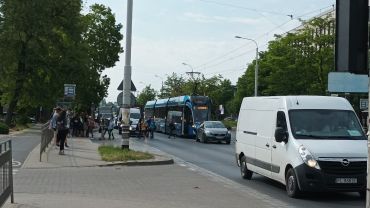 Utrudnienia dla pasażerów MPK na ul. Krakowskiej. Auto blokowało torowisko